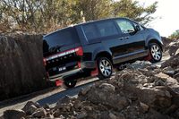 フロントほどではないが、リアまわりについてもデザインに手が加えられている。