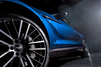 最高出力707PSの高性能モデル「アストンマーティンDBX707」が登場の画像