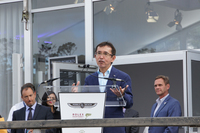 木曜日、コンクール・デレガンスのオープニングイベントにてスピーチする日産自動車チーフクリエイティブオフィサーの中村史郎氏。氏にとって今回は、審査員を務めて10回目という記念すべき年だったのだ。