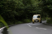 フランスをはじめとした欧州では依然としてMT仕様の販売比率が高く、ルノー・ジャポン広報いわく、「EDC仕様はほぼ日本専用として開発された」とのこと。