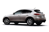 クーペとSUVを融合、「日産スカイラインクロスオーバー」デビューの画像