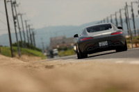 ドライブトレインは「SLS AMG」と同様に、トランスアクスル構造を採る。重量配分は前47：後ろ53。