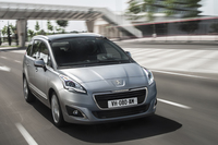 「プジョー5008」
    