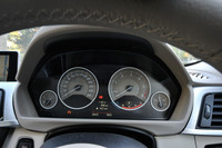 ECO PROモード時には、タコメーター下にEfficientDynamicsのインジケーターが表示される。