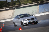 ESPを解除して車両の挙動を学ぶ。