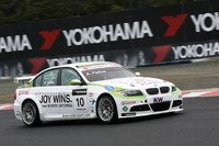 今回の日本戦で最も多くの台数が出走した「BMW320si」は、2リッターの直4ガソリンエンジンを積む4ドアセダン。写真はアウグスト・ファルファスが駆る10号車で、この日、第20戦の決勝を制した。