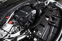 2リッター直4ターボエンジンは245psと35.7kgmを発生する。JC08モード燃費は13.7km/リッター。