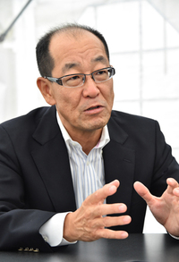 ＜プロフィール＞
    1987年入社。初代「ヴィッツ」などのAT開発を担当し、2005年に実験解析室室長。2006年からプラグインハイブリッドの製品企画業務を担当し、2007年「プリウスPHV」のチーフエンジニアに。2012年から燃料電池車開発責任者として製品企画業務を担当。
    