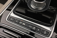 トランスミッションとエンジンなどを統合制御するジャガードライブコントロールは「ノーマル」モードで乗ることが多い。「エコ」を多用したら、どれくらい燃費が改善されるのか？　近々テストしてみるつもり。