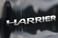 新型「ハリアー」の販売の立ち上がりは好調。発表後約1カ月で受注台数は約2万台に達したという。月販目標は2500台。