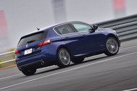 「308GTi 250 by PEUGEOT SPORT」には、304mm径のフロントブレーキディスクがおごられる。