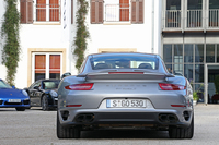 「911ターボ／ターボS」の受注は、日本では2013年5月に開始された。価格は順に2030万円と2446万円。