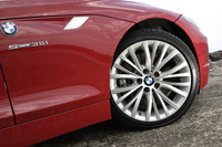 標準は17インチとなるが、テスト車はオプションの18インチホイールを装着する。タイヤは前後ともランフラット。