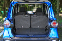 「ムーヴ」ゆずりの多彩なシートアレンジも「キャスト」の特徴。荷室の床下には、アンダーボックスも備えられている。（写真をクリックすると、シートアレンジが見られます）