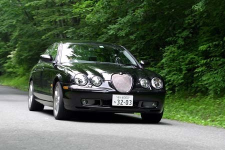 ジャガーSタイプ R（6AT）【試乗記】 色濃い「ジャガーらしさ」 - webCG