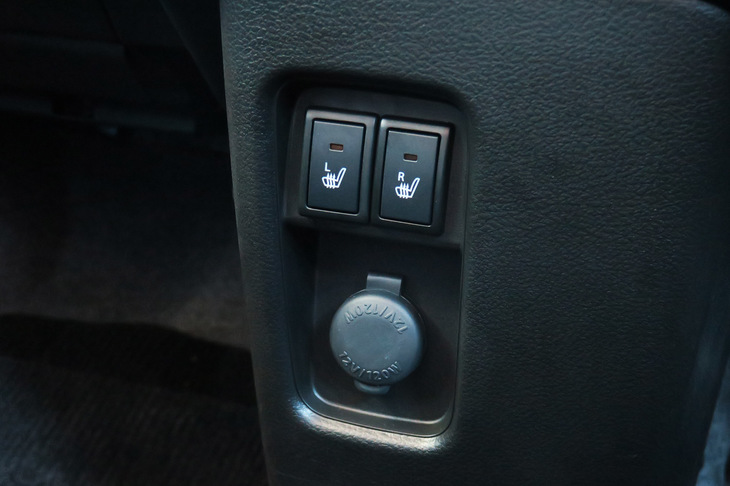 スズキ・ハスラー ハイブリッドXターボ（4WD）（シートヒーターと12V電源）