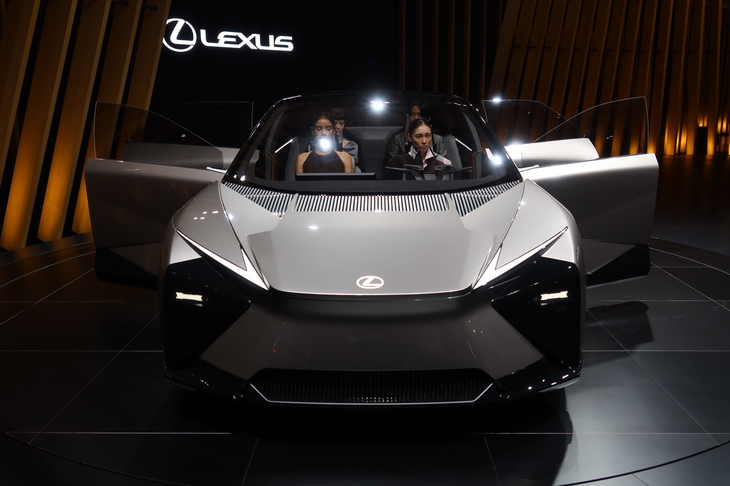 レクサスLF-ZC