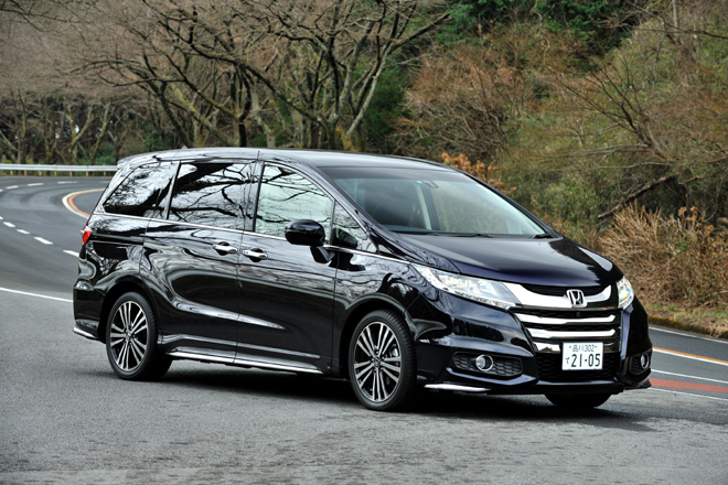 ホンダ・オデッセイ アブソルートEX
    ボディーサイズ：全長×全幅×全高＝4830×1820×1685mm／ホイールベース：2900mm／車重：1830kg／駆動方式：FF／エンジン：2.4リッター直4 DOHC 16バルブ／トランスミッション：CVT／最高出力：190ps/6400rpm／最大トルク：24.2kgm/4000rpm／タイヤ：（前）225/45R18 （後）225/45R18／価格：358万5000円