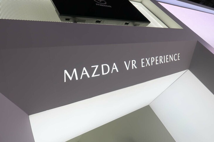 ジャパンモビリティショー2023におけるマツダブースの様子。