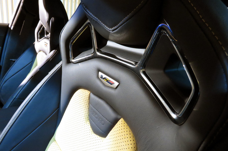 キャデラックATS-Vベクターブルースペシャル（フロントシート）