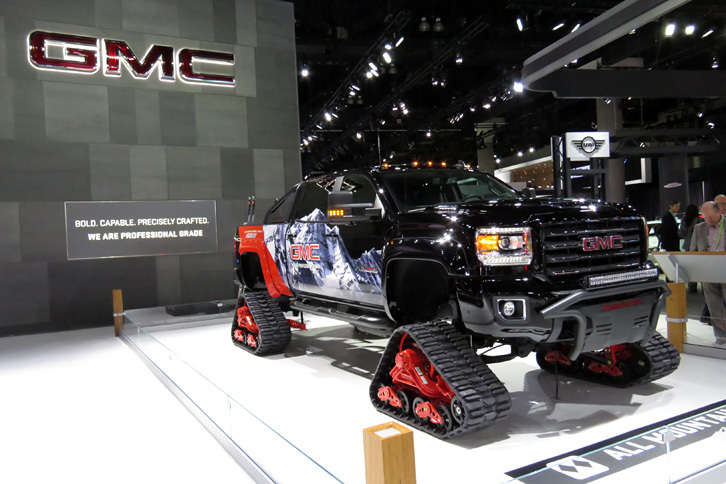 ロサンゼルスモーターショー2017のGMCブースの様子。