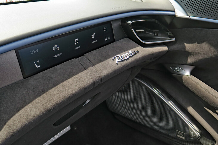 フェラーリ・ローマ スパイダー（パッセンジャーディスプレイ）