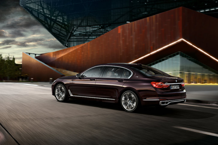 「BMW M760Li xDrive V12 Excellence」（欧州仕様車）