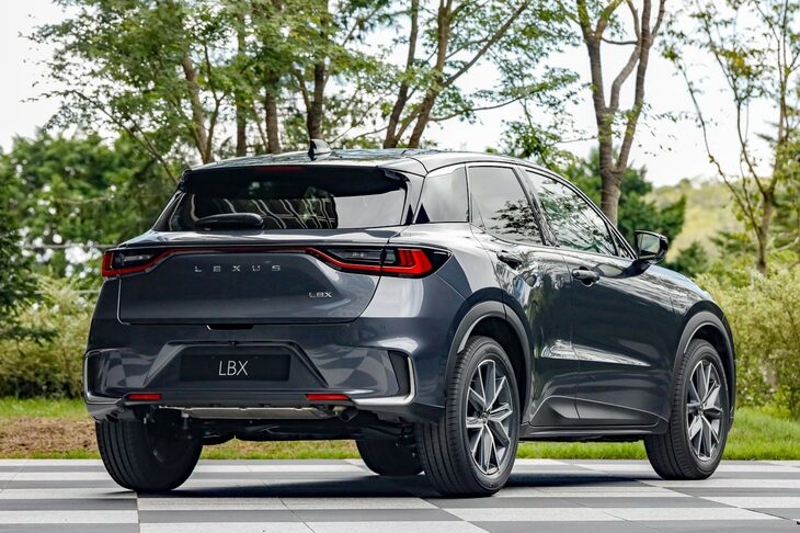 清水「わかったかねほった君！ コンパクトSUVがこんなプリプリしたお尻である必要はないのだよ！」　
	ほった「そんなビンボーくさいこと言っててどうすんですか。これ、レクサスですよ？」