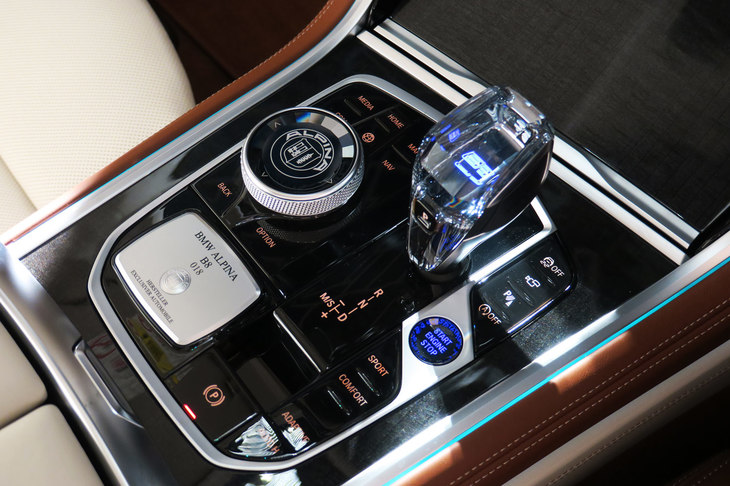 BMWアルピナB8グランクーペ（フロントセンターコンソール）