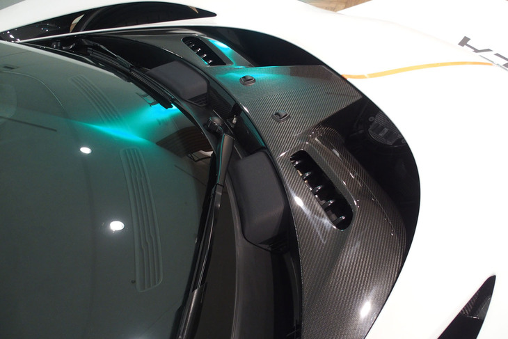 アストンマーティン・ヴァルハラ（フロントフード）