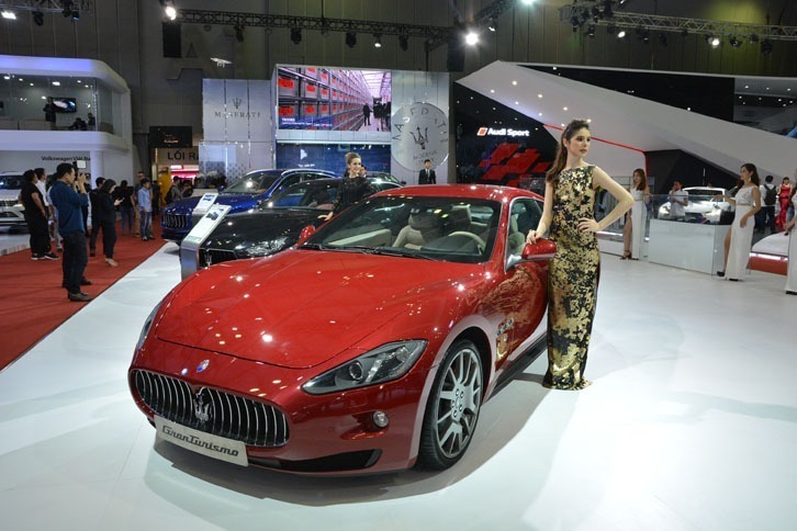 オープニングセレモニーの終了後は、そのまま記者が一団となってショー会場へ移動。最初にプレスカンファレンスを行うマセラティのブースへ。記者会見は10分ほどで終了し、そのまま隣のブースで行われる記者会見へ移動する。