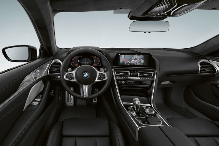 「840iグランクーペ フローズンブラックエディション」のインテリア。「Bowers & Wilkinsダイヤモンドサラウンドサウンドシステム」を標準装備している。