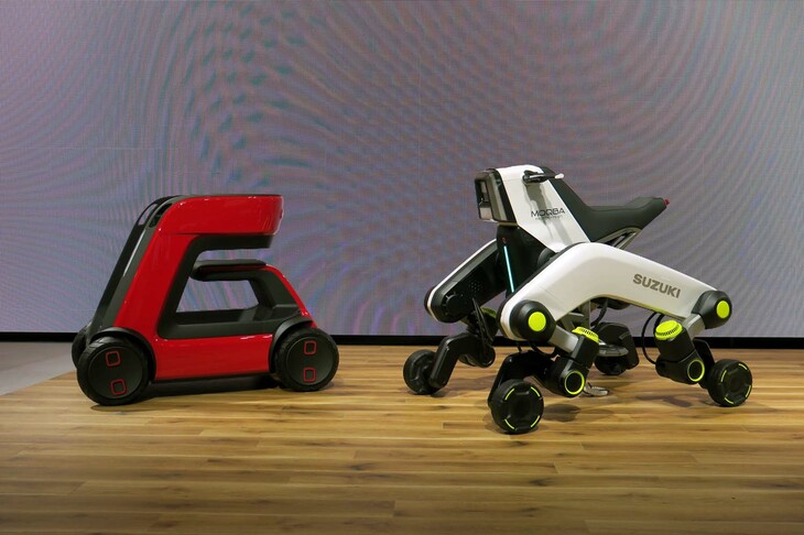 「スズキ・モクバ」（写真向かって右）と「スズキGO！」（同左）。