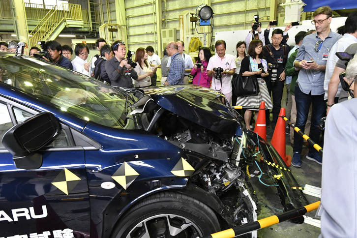今回のテックツアーの参加者は、ざっと100人以上！ 東京駅や、試験会場の最寄り駅である太田駅から大型バスによる送迎が行われ、その台数はなんと4台！