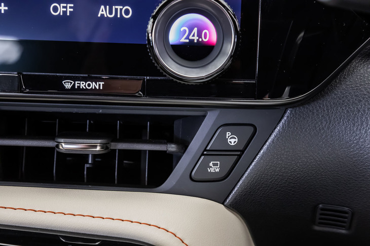 NX450h＋“バージョンL”（「アドバンストパーク」操作スイッチ）