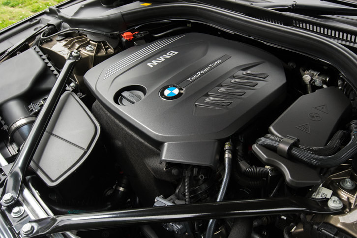 「523d」に搭載される2リッター直4ディーゼルターボエンジン。排出されるNOxの後処理をするため、尿素SCRシステムが用いられている。