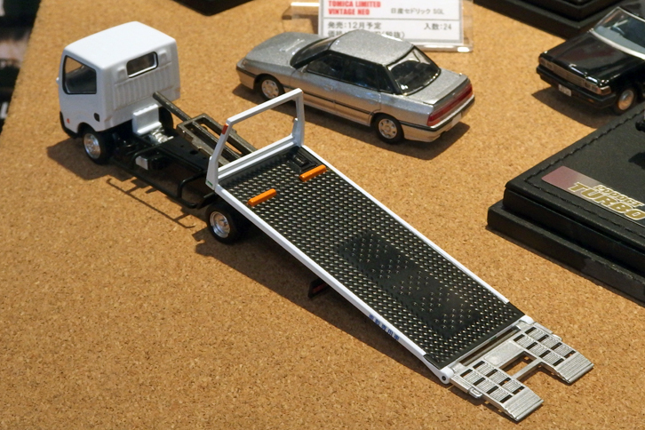 「日産アトラス（F24）花見台自動車セフテーローダ」の荷台部分は実車同様にスライド可能。