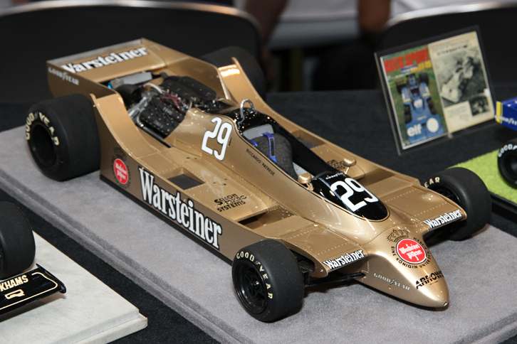 トヨタデザインモデラーズクラブのコーナーに展示されていた、見事なフィニッシュの「アロウズA2」。1979年のF1に参戦したウイングカーである。エンジン（フォード・コスワースDFV）やタイヤはタミヤの1/12ビッグスケールシリーズからの流用だが、あとはスクラッチビルドされている。