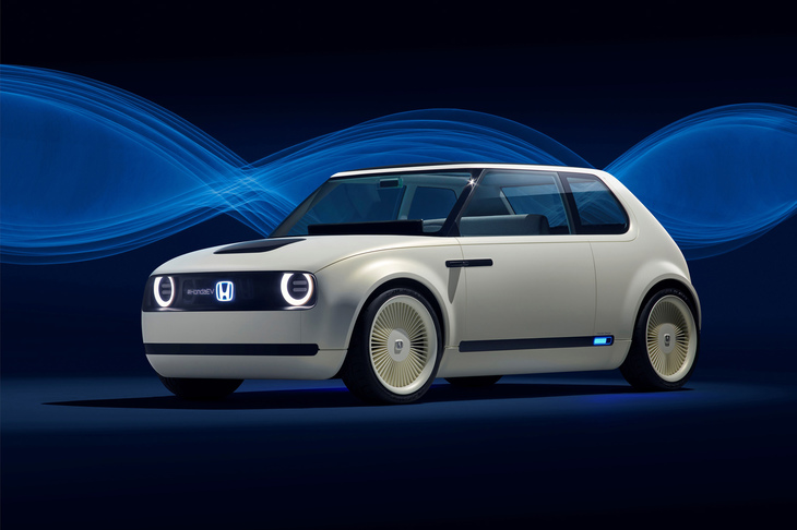 2017年9月のフランクフルトショーで発表された「ホンダ・アーバンEVコンセプト」。資料にある先進装備の解説も、当時の記者は「コンセプトカーならではのうたい文句でしょ」としか思っていなかった。スイマセン。