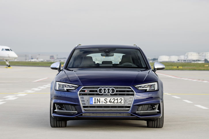 アウディS4アバント（エクステリア）