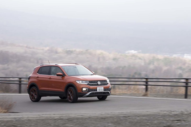 ボディーカラーはテスト車の「エナジェティックオレンジメタリック」を含めて全8色展開。「デザインパッケージ」を組み合わせると、カラーバリエーションは全21種類にまで拡大する。