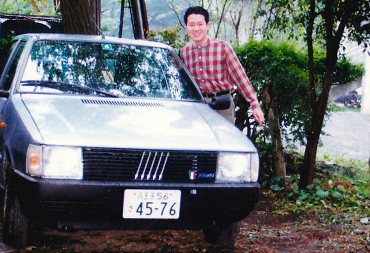 購入直後のスナップ。インポーターが付加したラジエーターグリルのスクデット（盾）型イタリア国旗は、オリジナルではないので、早速取り外した。