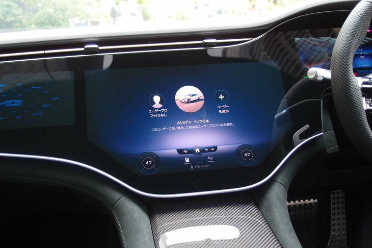 メルセデスAMG EQS53 4MATIC＋（MBUXハイパースクリーンを構成する17.7インチの有機ELメディアディスプレイ）