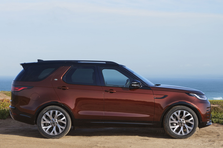 「ディスカバリー」では初採用となる外板色「セドナレッド」が選択できる2026年モデル限定グレード「GEMINI（ジェミナイ）」。車両本体価格は1138万円。