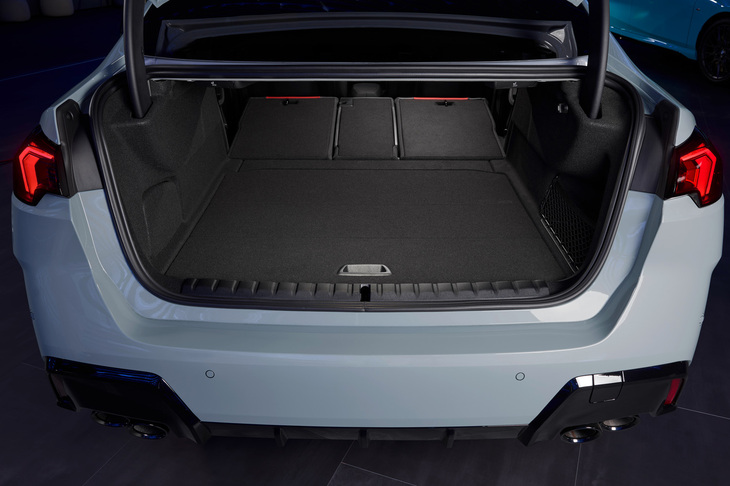 「M235i xDriveグランクーペ」の荷室。後席使用時の容量は430リッター。リアシートの背もたれをすべて前方に倒し、容量を拡大することができる。