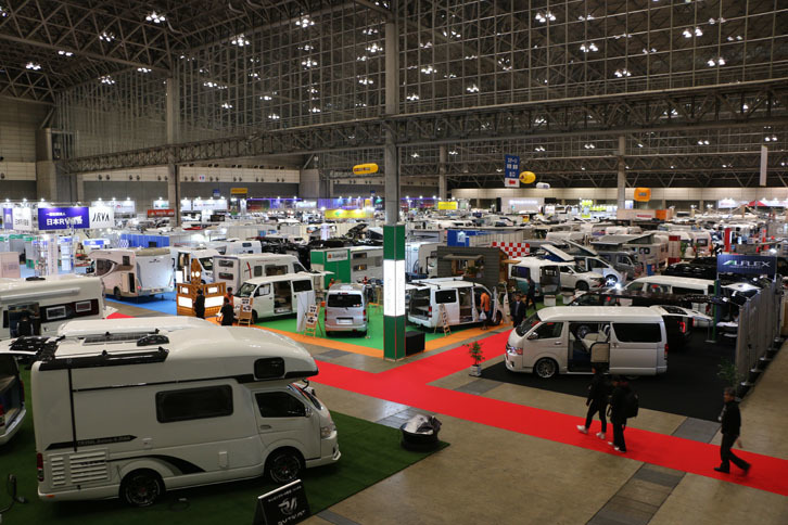 ジャパンキャンピングカーショー2018の会場の様子。