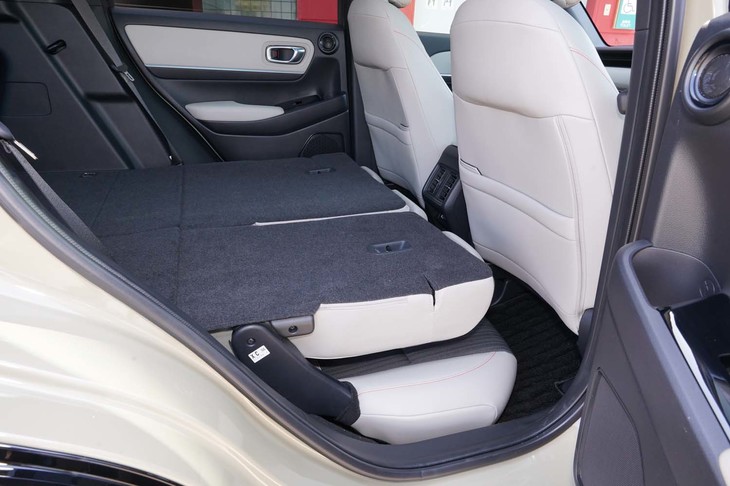 ホンダ・ヴェゼルe：HEV PLaY（ラゲッジスペース）