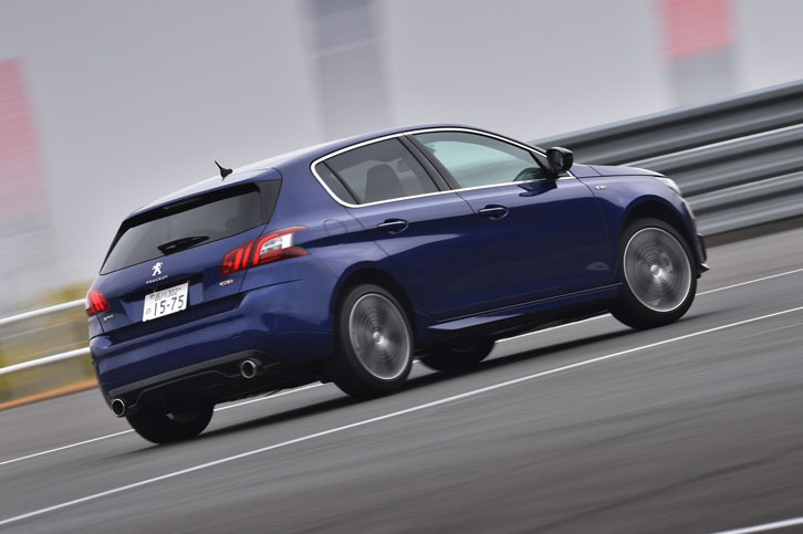 「308GTi 250 by PEUGEOT SPORT」には、304mm径のフロントブレーキディスクがおごられる。