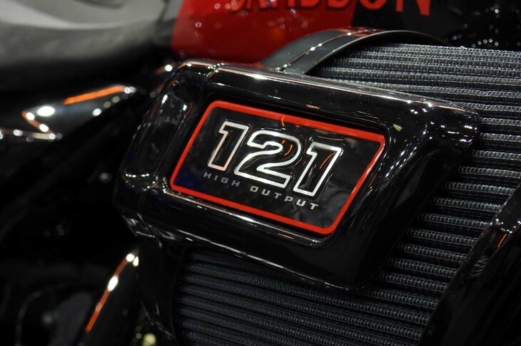 ハーレーダビッドソンCVOロードグライドST