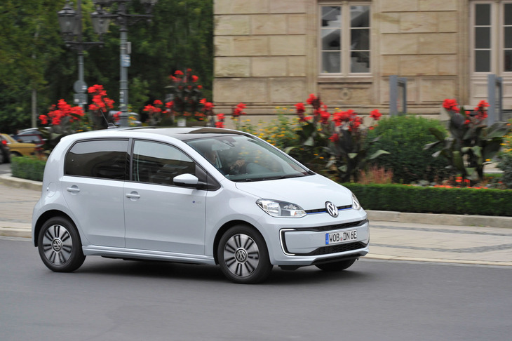 「ホンダe」以前にも都市部での利用を想定したコンパクトなEVは存在したが、そのほとんどは業務用か、シェアリング車両だった。写真は2013年に登場した「フォルクスワーゲンe-up!」。